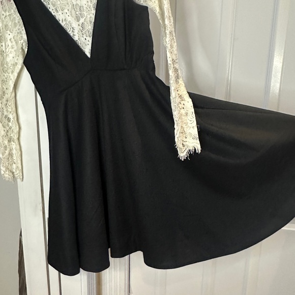 NWOT Black & White Mini Dress Jumper fit & flair Lace Long sleeve Small STORIA - Picture 2 of 6